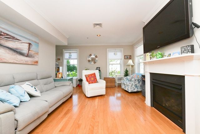 3 Honora Ct 3, Bourne, MA 02532