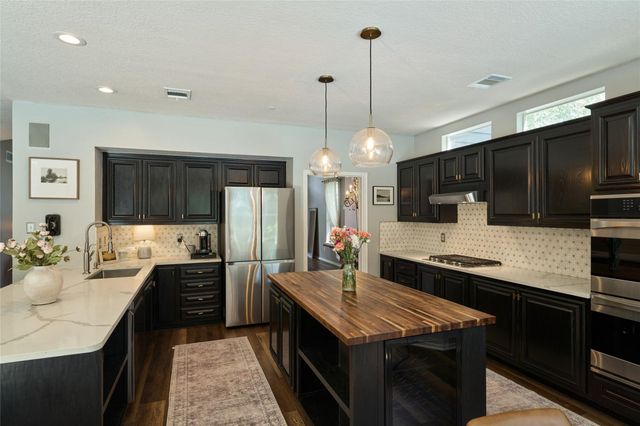37 Pinepath Place, The Woodlands, TX 77381