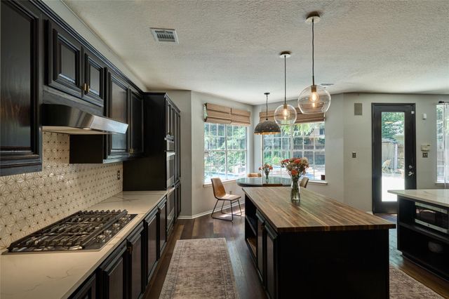 37 Pinepath Place, The Woodlands, TX 77381