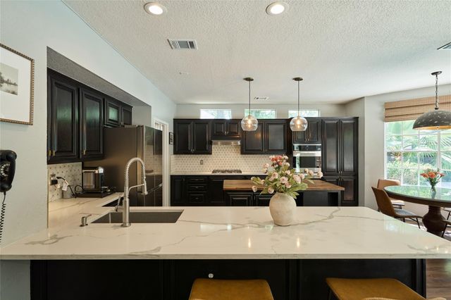 37 Pinepath Place, The Woodlands, TX 77381