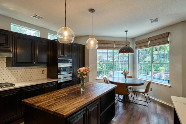 37 Pinepath Place, The Woodlands, TX 77381