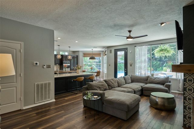 37 Pinepath Place, The Woodlands, TX 77381