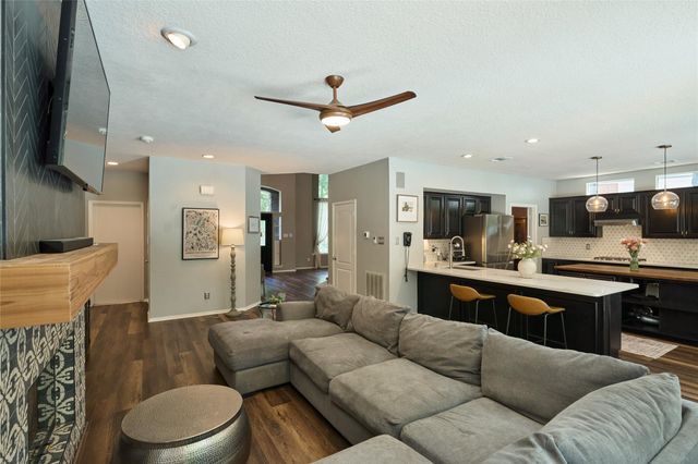37 Pinepath Place, The Woodlands, TX 77381