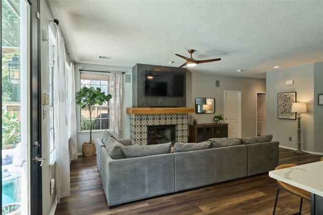 37 Pinepath Place, The Woodlands, TX 77381