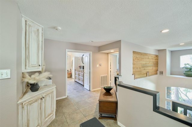37 Pinepath Place, The Woodlands, TX 77381