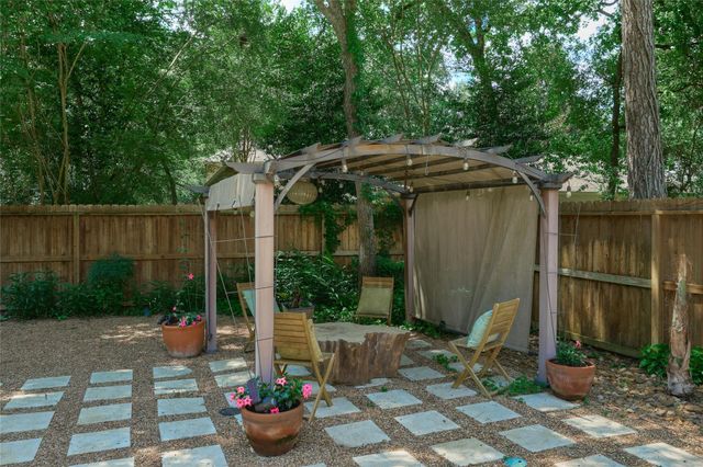 37 Pinepath Place, The Woodlands, TX 77381