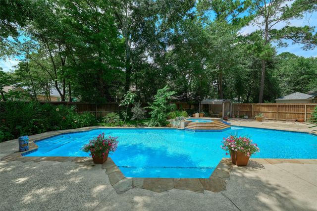37 Pinepath Place, The Woodlands, TX 77381
