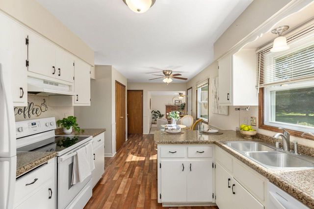 1135 Wisteria LANE, Waukesha, WI 53189
