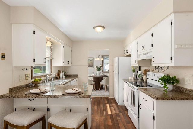1135 Wisteria LANE, Waukesha, WI 53189