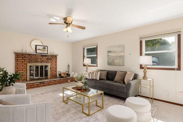 1135 Wisteria LANE, Waukesha, WI 53189