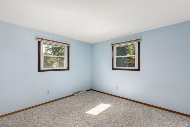 1135 Wisteria LANE, Waukesha, WI 53189