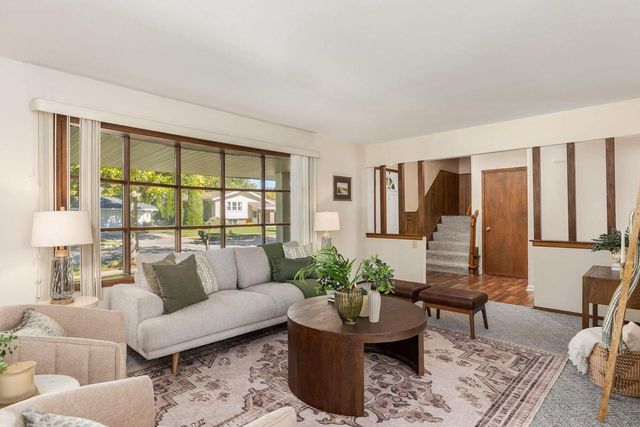 1135 Wisteria LANE, Waukesha, WI 53189