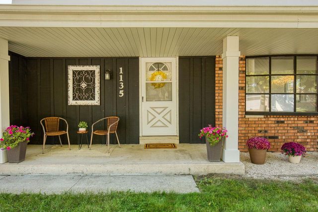 1135 Wisteria LANE, Waukesha, WI 53189