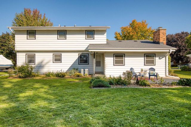 1135 Wisteria LANE, Waukesha, WI 53189