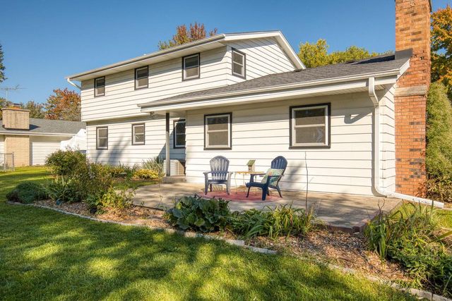 1135 Wisteria LANE, Waukesha, WI 53189