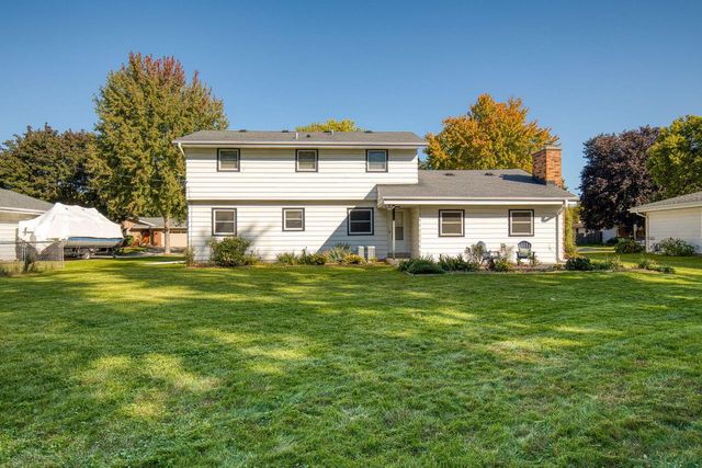 1135 Wisteria LANE, Waukesha, WI 53189