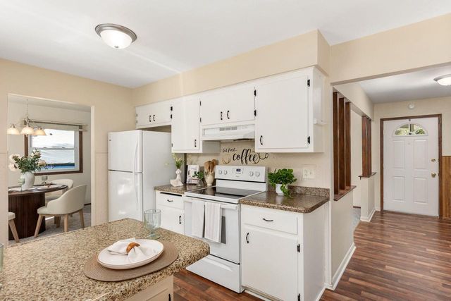 1135 Wisteria LANE, Waukesha, WI 53189