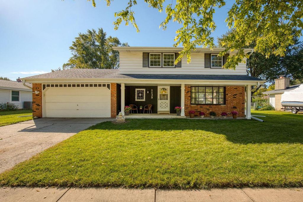 1135 Wisteria LANE, Waukesha, WI 53189