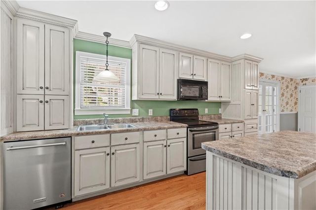 204 Sherwood Drive, Calhoun, GA 30701