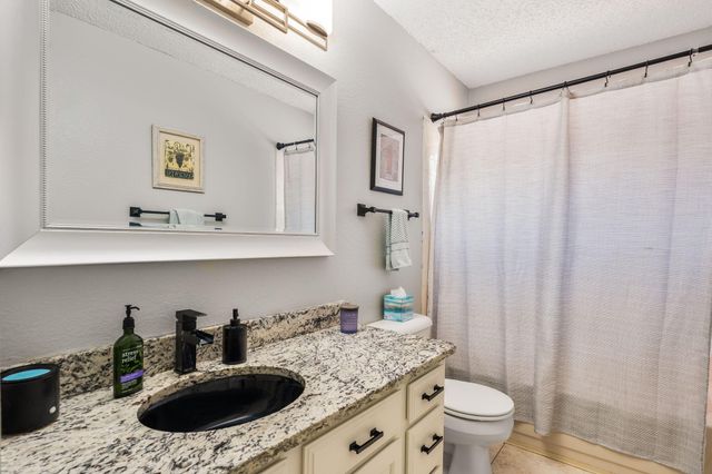 7200 Grange Avenue NW, Albuquerque, NM 87120
