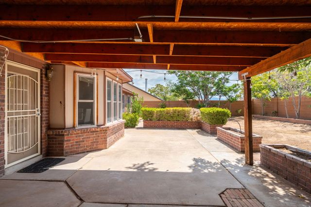 7200 Grange Avenue NW, Albuquerque, NM 87120