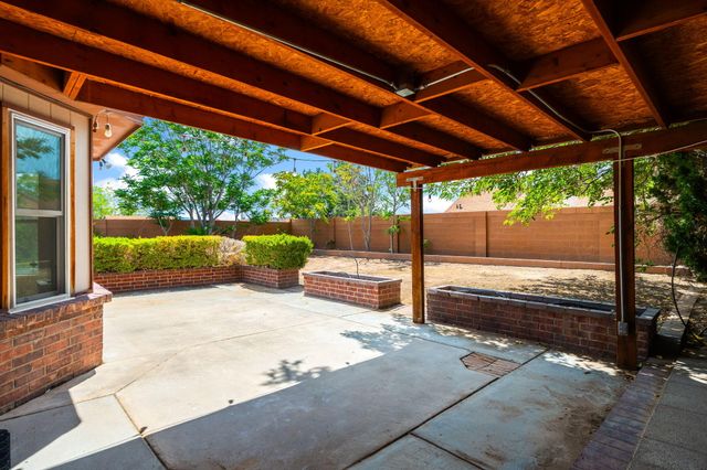 7200 Grange Avenue NW, Albuquerque, NM 87120