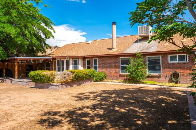 7200 Grange Avenue NW, Albuquerque, NM 87120