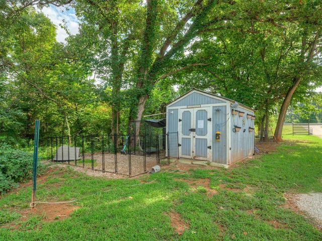 9001 S Coltrane Road, Guthrie, OK 73044