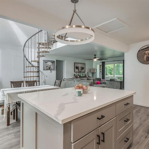 9001 S Coltrane Road, Guthrie, OK 73044