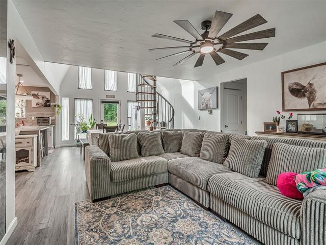 9001 S Coltrane Road, Guthrie, OK 73044