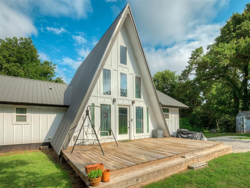 9001 S Coltrane Road, Guthrie, OK 73044