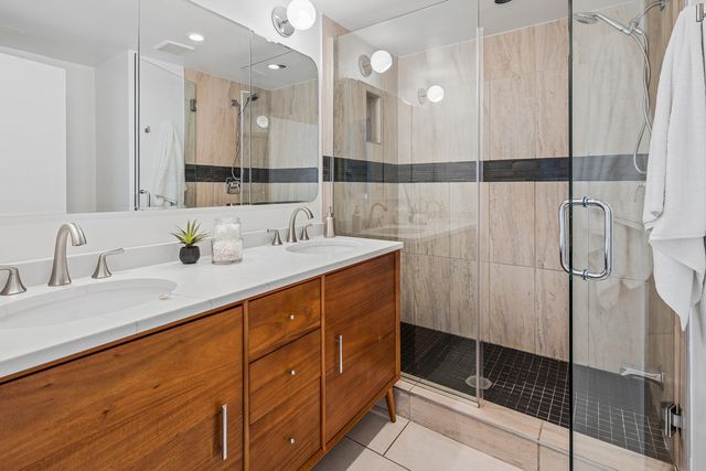 1702 W Belle Plaine Avenue, Chicago, IL 60613