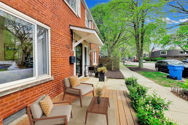 1702 W Belle Plaine Avenue, Chicago, IL 60613