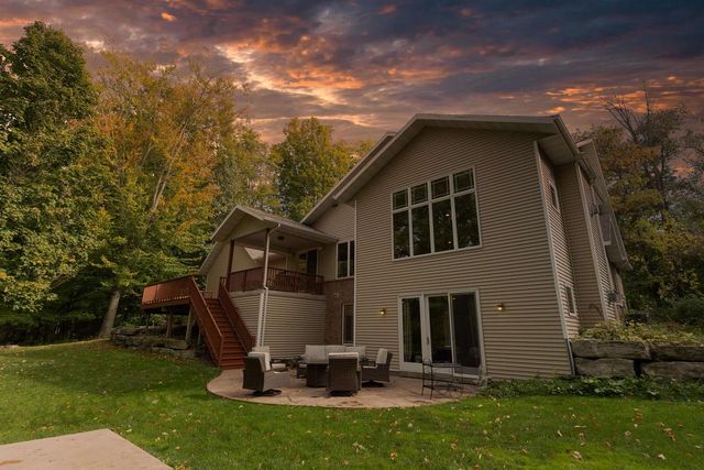 N1499 FOREST GLEN DRIVE, Greenville, WI 54942