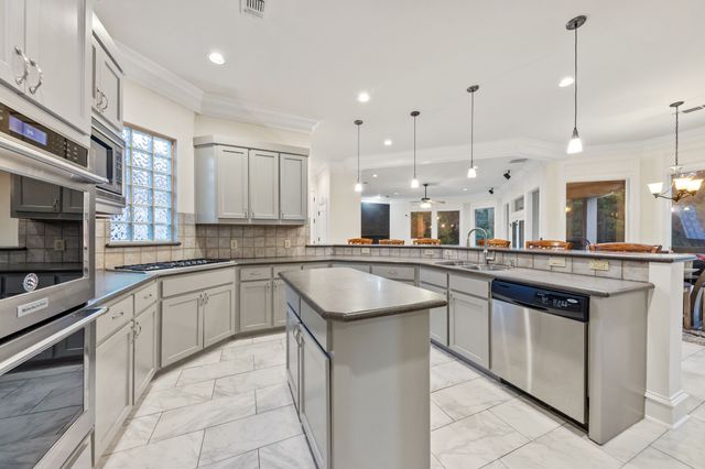 1202 Regents Park Court, Desoto, TX 75115