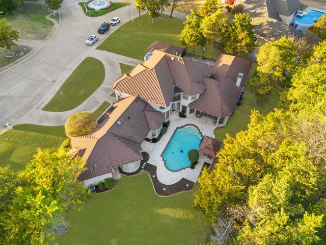 1202 Regents Park Court, Desoto, TX 75115