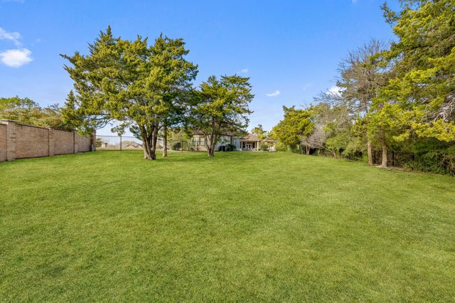 1202 Regents Park Court, Desoto, TX 75115