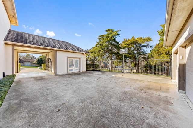 1202 Regents Park Court, Desoto, TX 75115