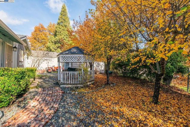 56 Horseshoe Ln., Weaverville, CA 96093