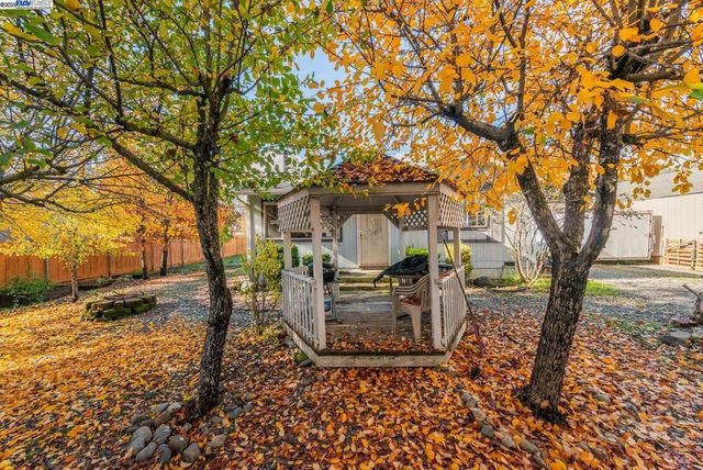 56 Horseshoe Ln., Weaverville, CA 96093