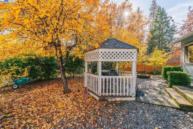 56 Horseshoe Ln., Weaverville, CA 96093