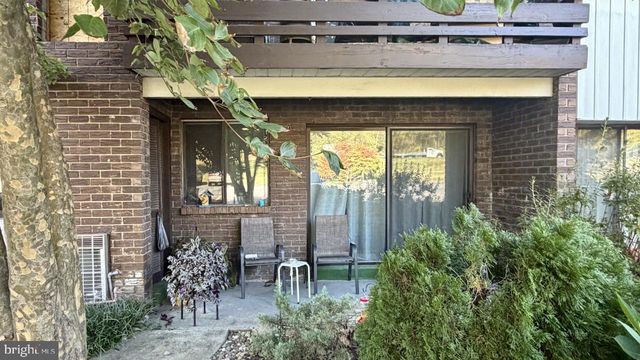 1575 CREEKSIDE RD #A2, Whitehall, PA 18052