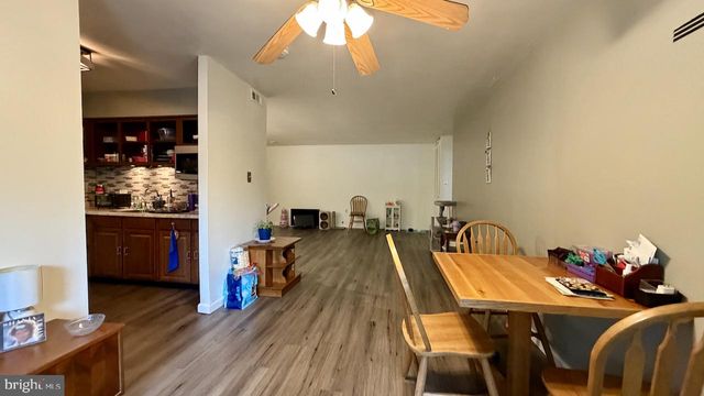 1575 CREEKSIDE RD #A2, Whitehall, PA 18052