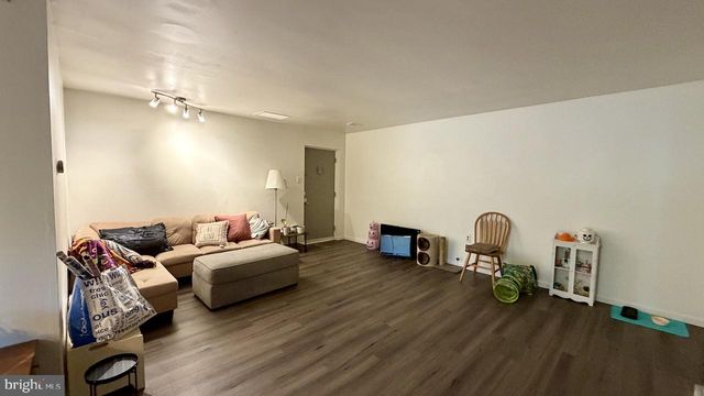 1575 CREEKSIDE RD #A2, Whitehall, PA 18052