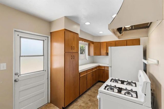 2319 Charles Way, El Cajon, CA 92020