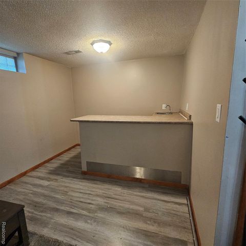 215 Oak Ridge Drive, Pontiac, MI 48341