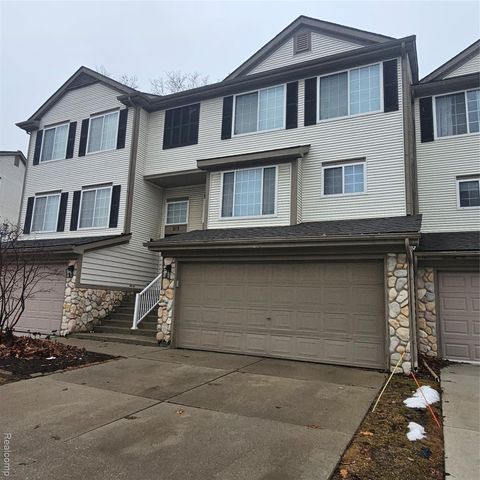 215 Oak Ridge Drive, Pontiac, MI 48341