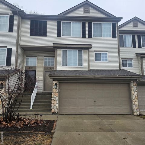 215 Oak Ridge Drive, Pontiac, MI 48341