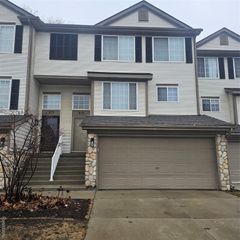 215 Oak Ridge Drive, Pontiac, MI 48341