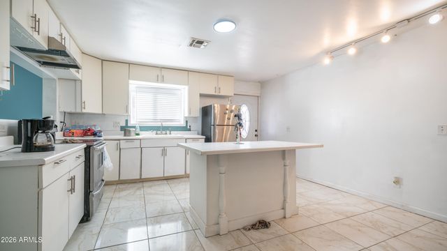 2209 W ADAMS Street, Phoenix, AZ 85009